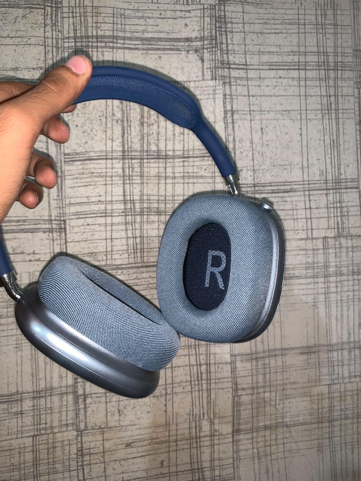 Airpods max premium with magnetic cushions