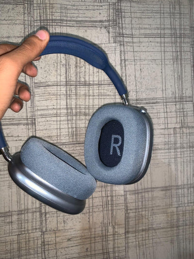 Airpods max premium with magnetic cushions